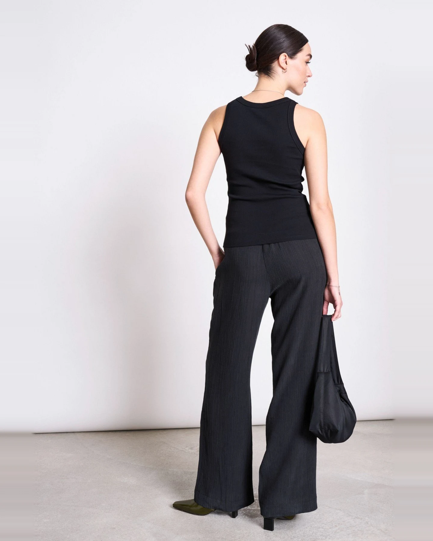 Hose Hava Crinkle Schwarz – Ansicht 2