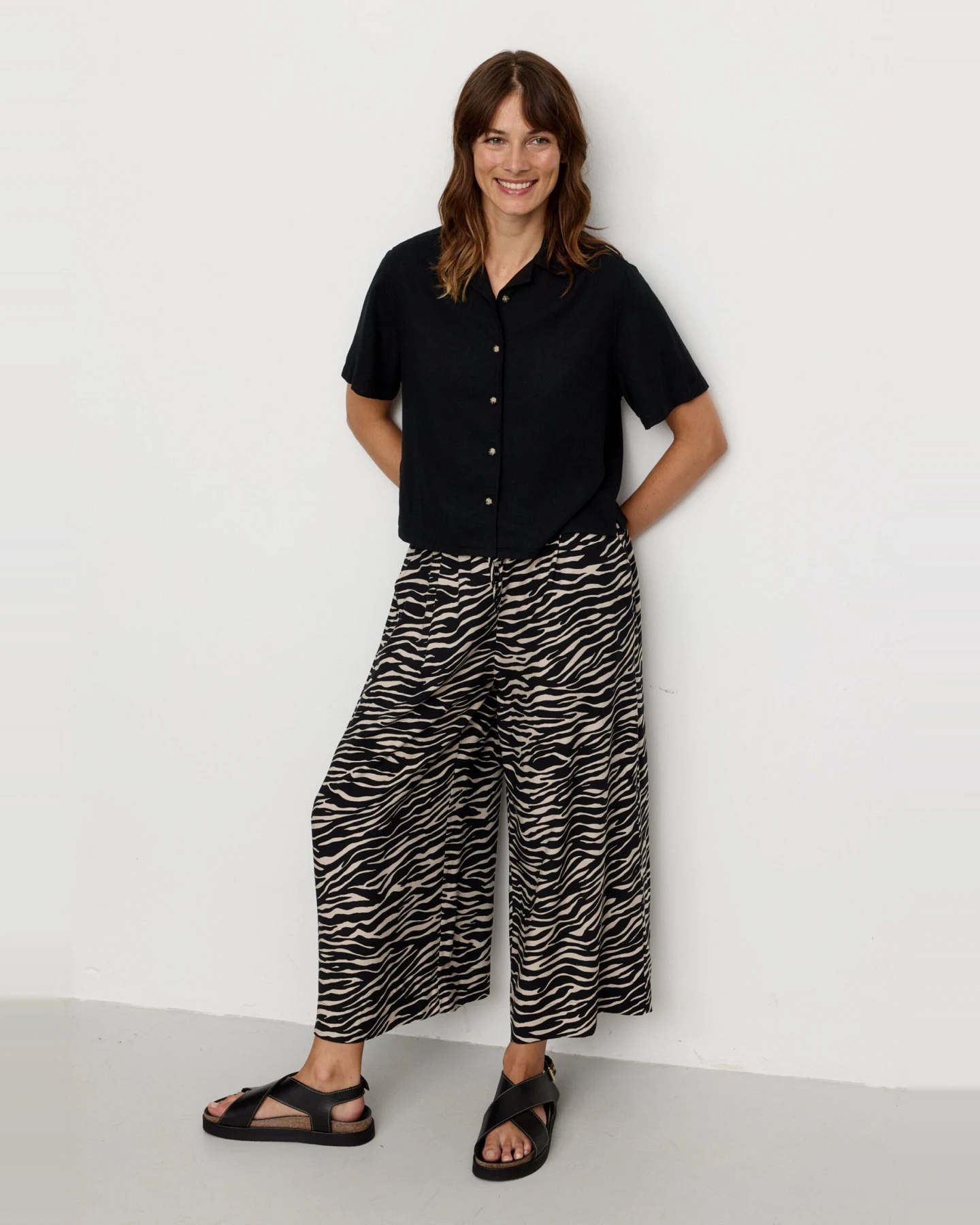 Recolution Damen vegan Hose Sequoia Zebra Schwarz – Ansicht 2
