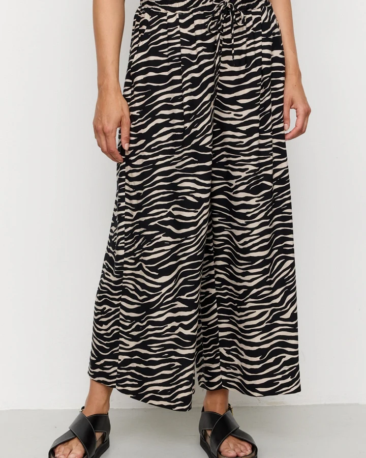 Recolution Damen vegan Hose Sequoia Zebra Schwarz