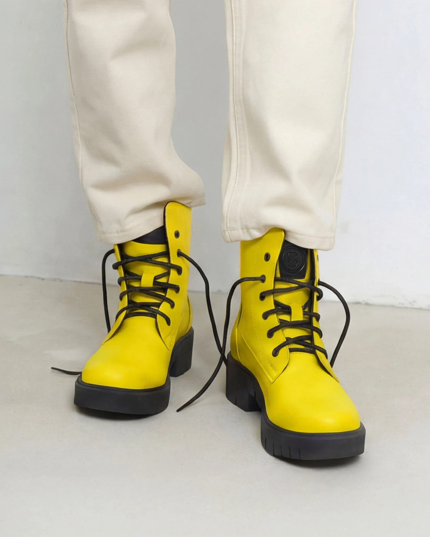 BOHEMA Damen vegan Stiefel Workers Nr. 3 Gelb – Ansicht 2