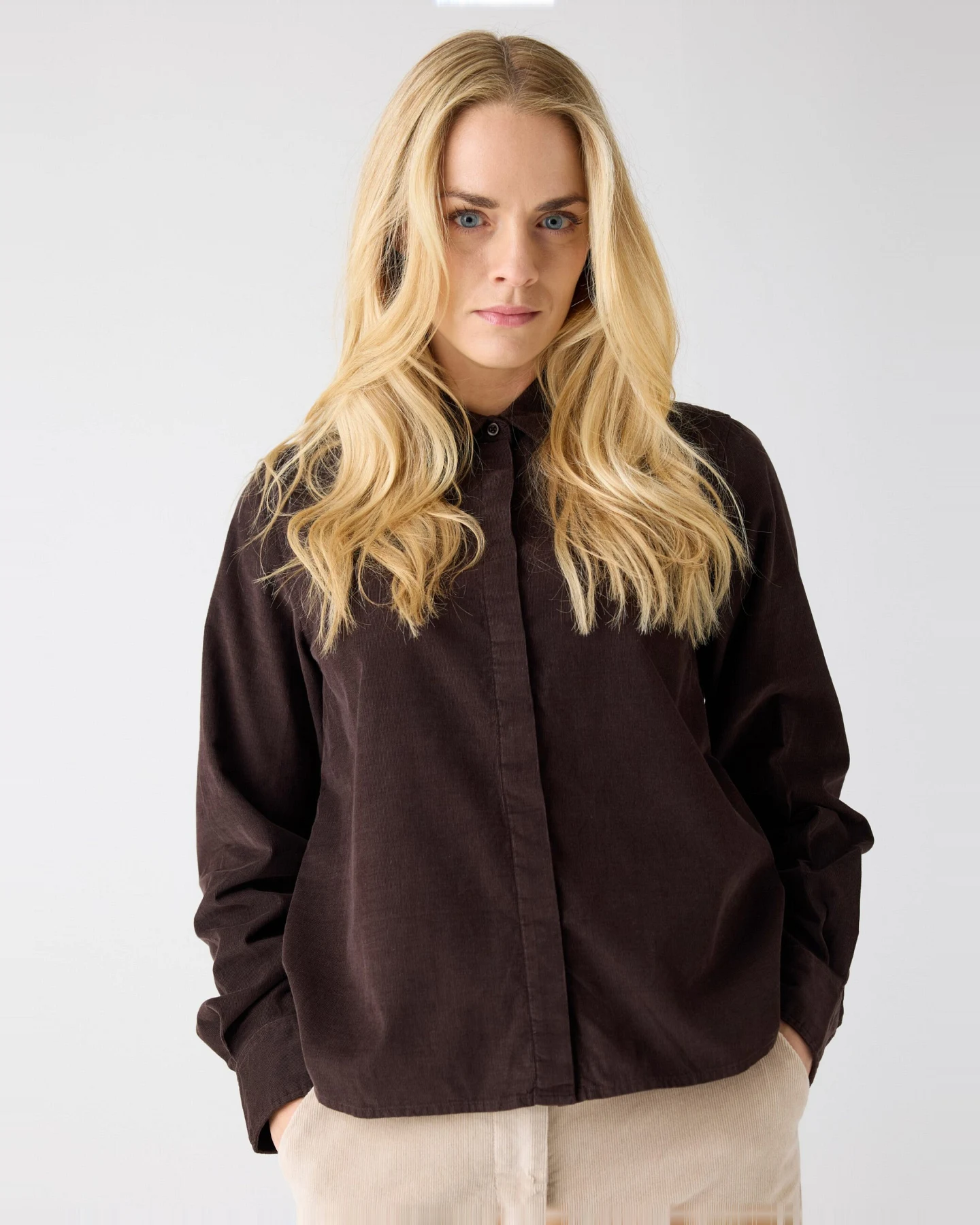 KnowledgeCotton Apparel Damen vegan Shirt Corduroy Chocolate Torte – Ansicht 2