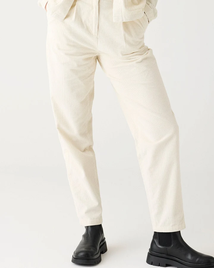 KnowledgeCotton Apparel Damen vegan Hose Chloe Corduroy Egret Weiß