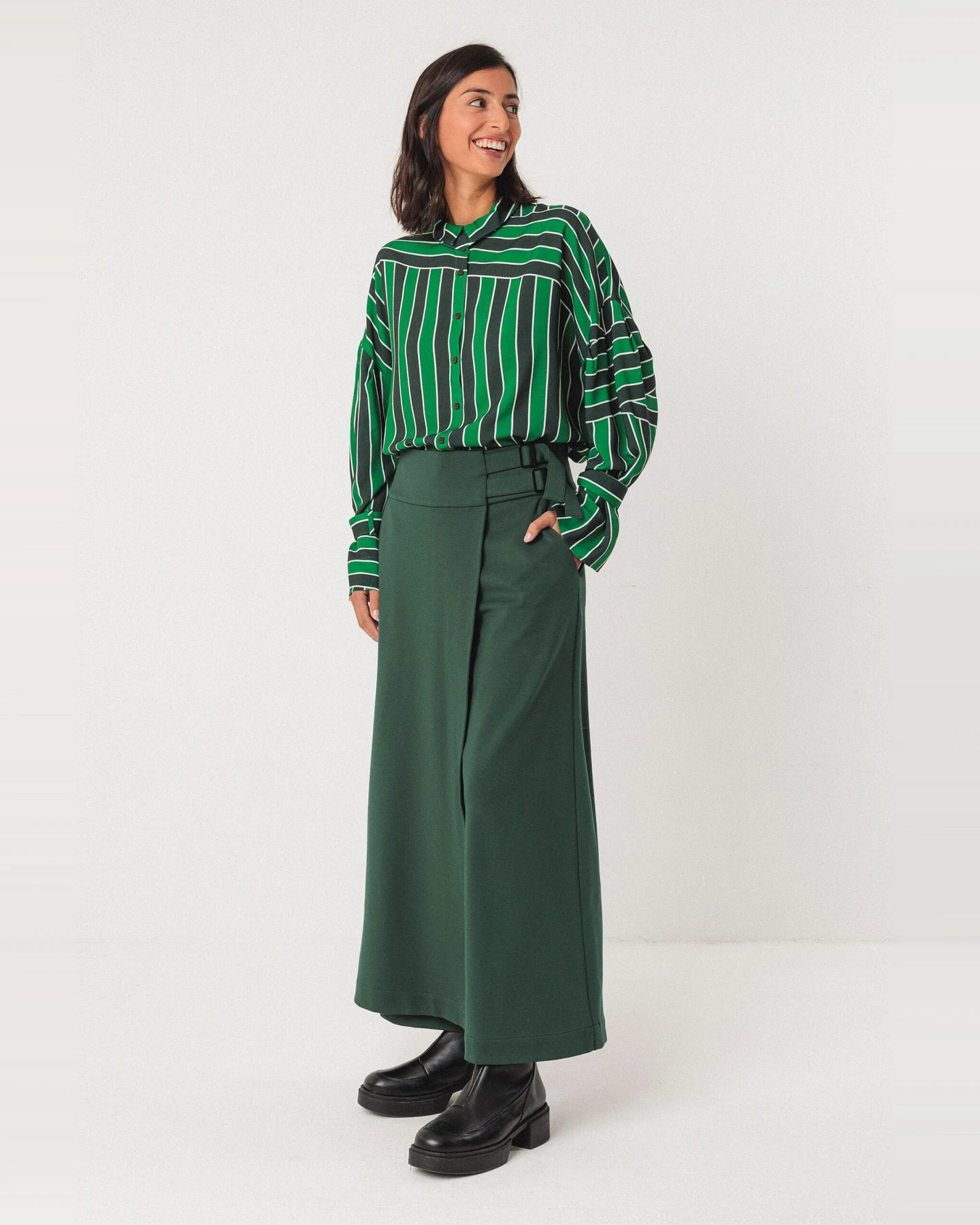 SKFK Damen vegan Hose Araika Grün – Ansicht 2