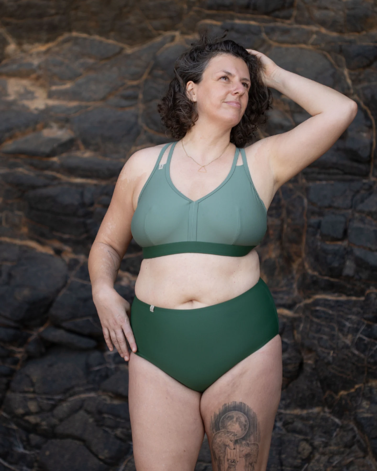 Inaska Damen vegan Bikinioberteil Sport Wild Nature Khaki/ Dunkelgrün – Ansicht 2
