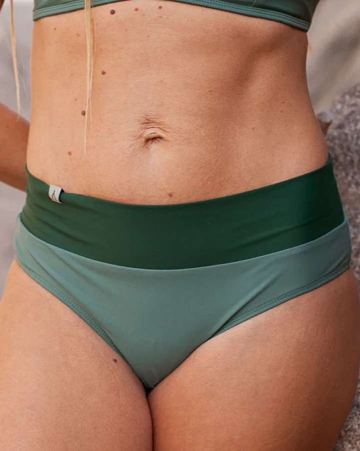 Inaska Damen vegan Bikiniunterteil Soft Waist Flow Khaki/Moosgrün