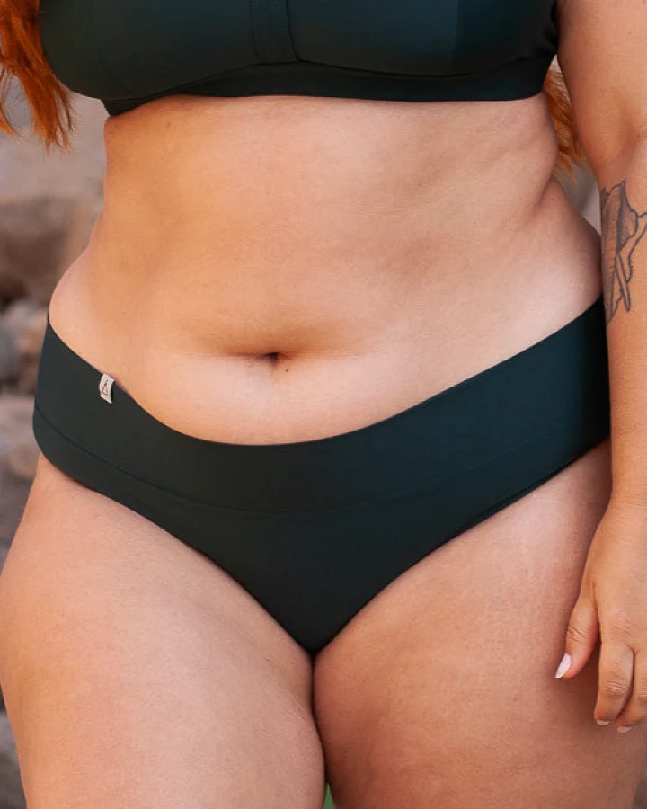 Inaska Damen vegan Bikiniunterteil Soft Waist Flow Dunkelgrün