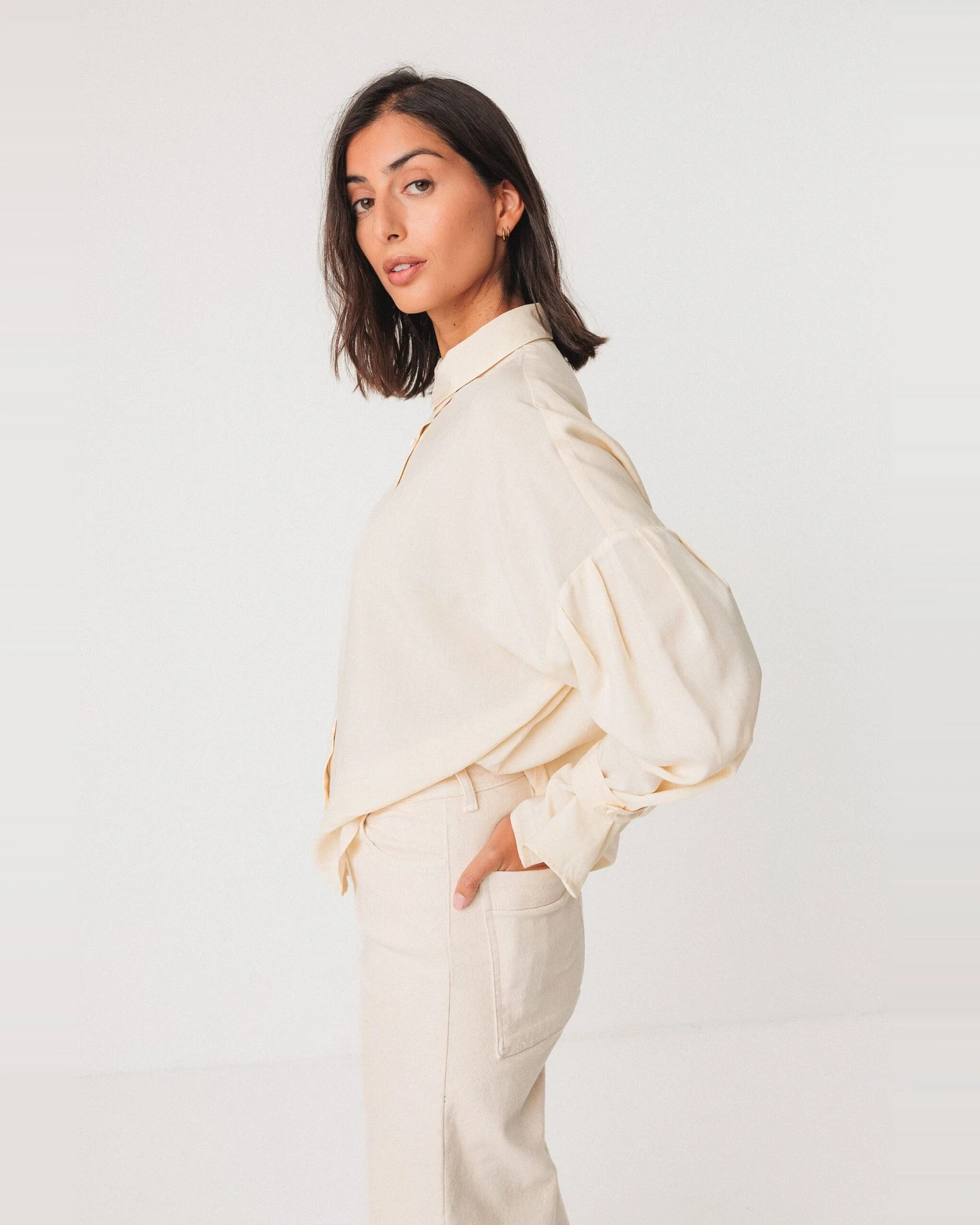 SKFK Damen vegan Hemd Lone Model Beige – Ansicht 2