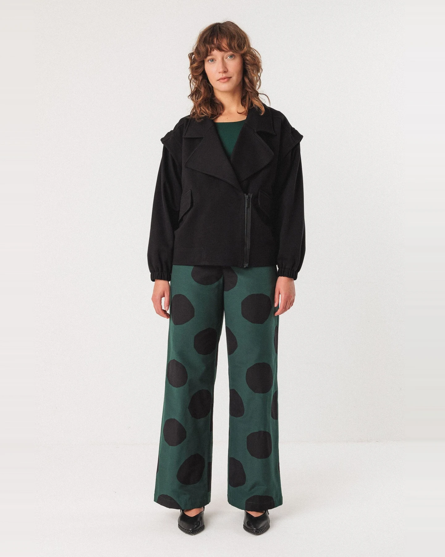 SKFK Damen vegan Jacke Maren Abnehmbare Ärmel Schwarz – Ansicht 2