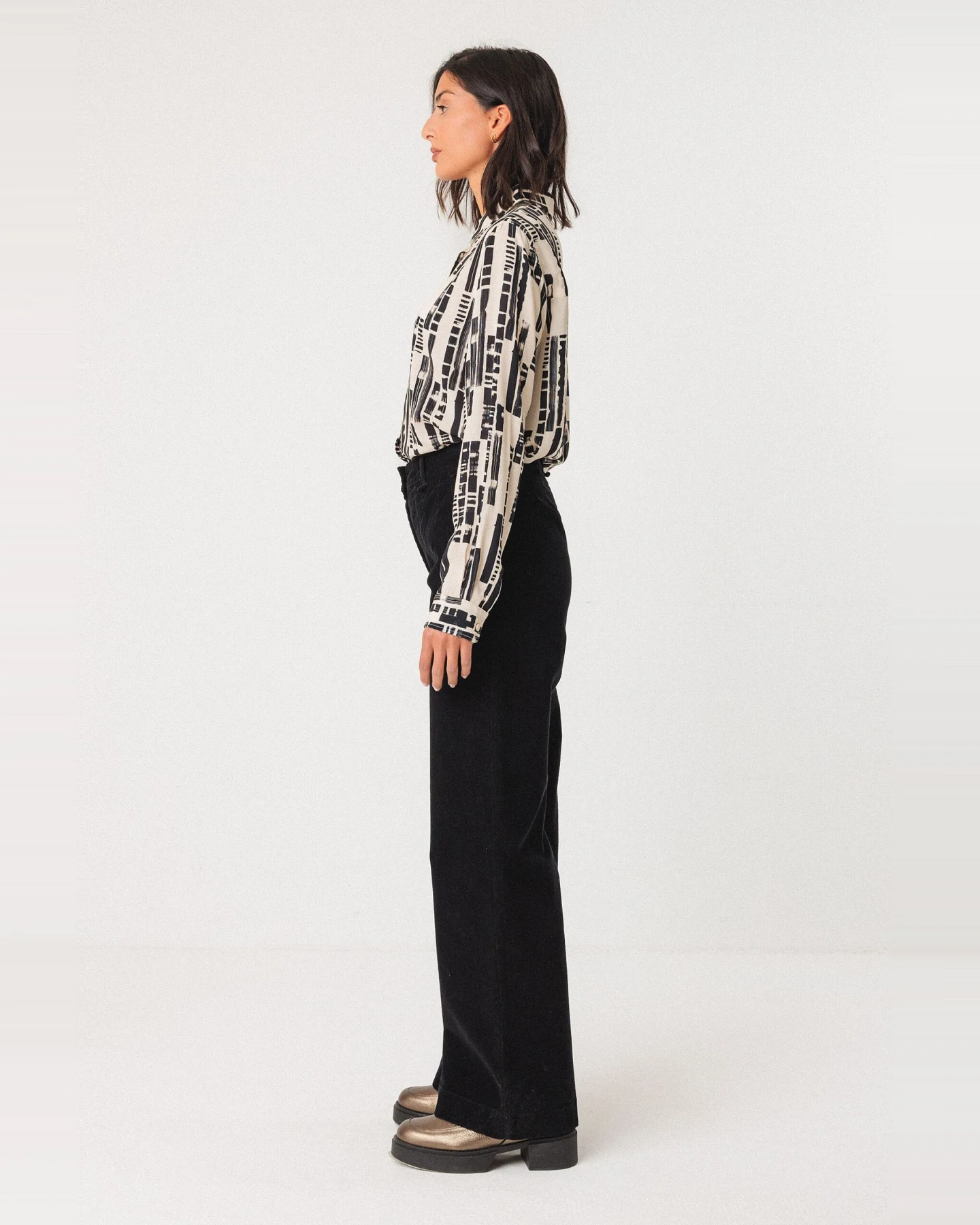 SKFK Damen vegan Hose Iarza Schwarz – Ansicht 2