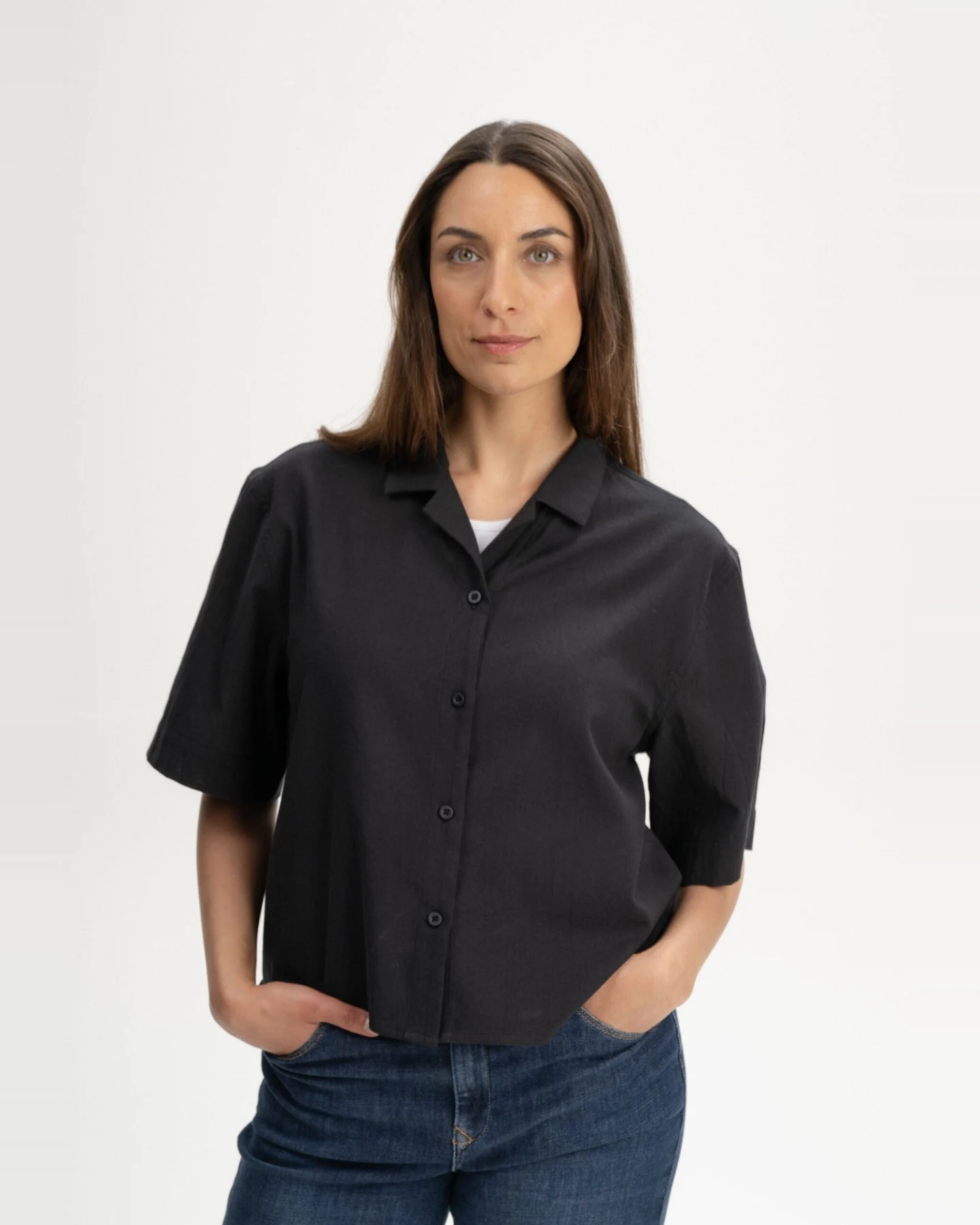 MELA Damen vegan Shirt Kurzarm Tavleen Charcoal Schwarz – Ansicht 2