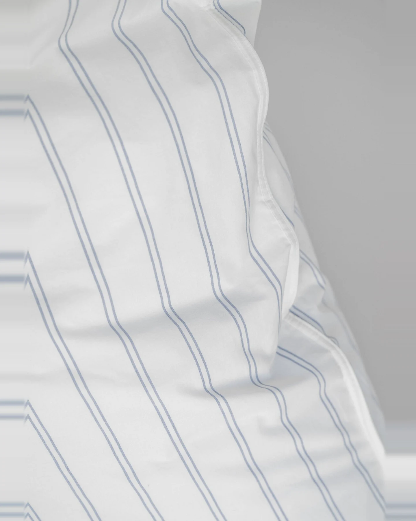 MELA unisex vegan Bettwäscheset Bhanu Streifen Weiß & Blau – Ansicht 2