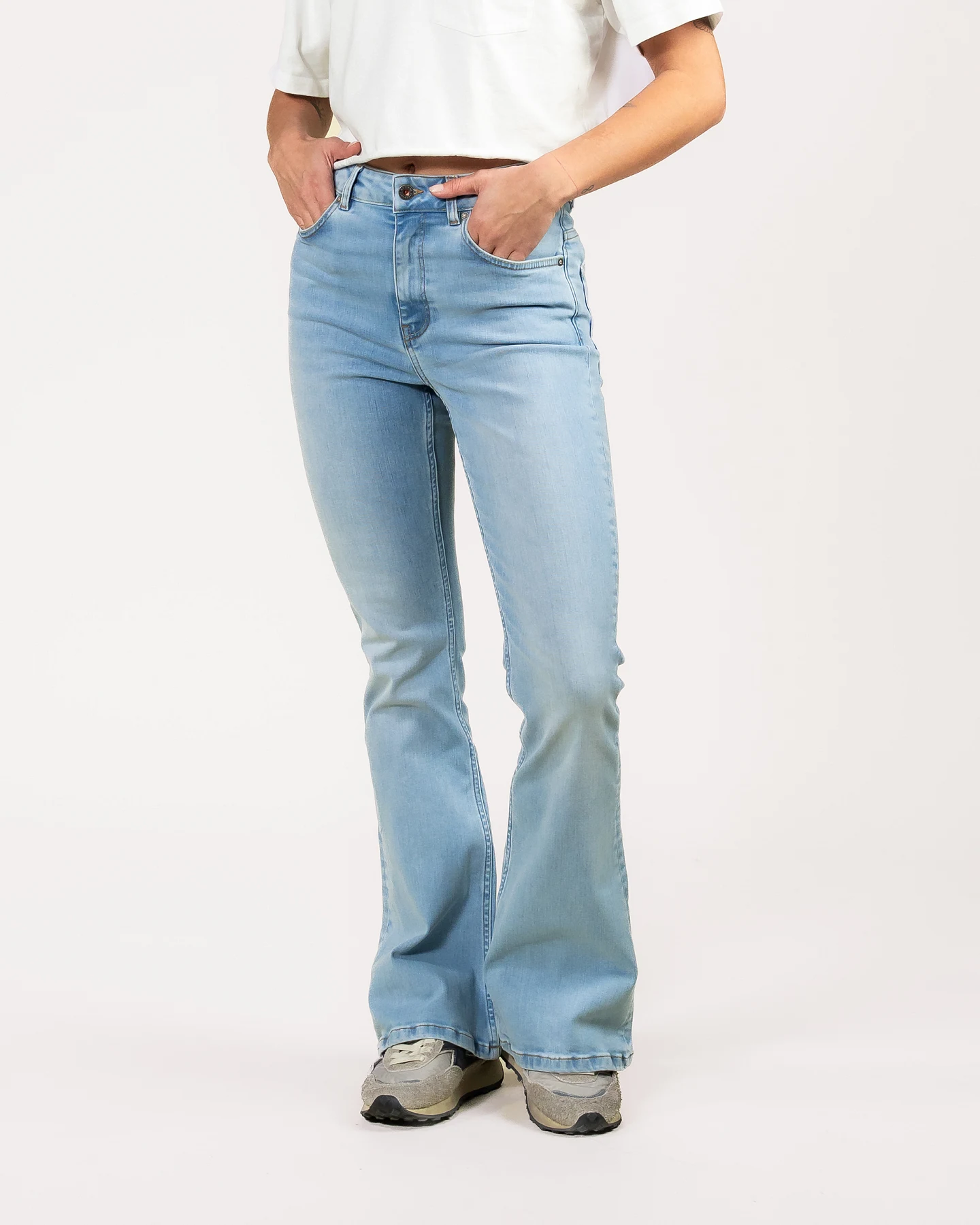 Kuyichi Damen vegan Jeans Flare Lisette Dune Tide – Ansicht 2