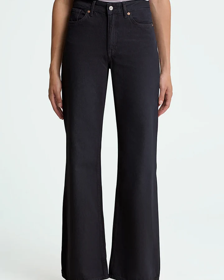Kings of Indigo Damen vegan Jeans Flare Jane Holo Schwarz