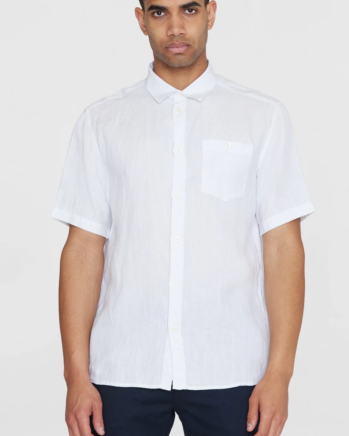 KnowledgeCotton Apparel Herren vegan Kurzarmhemd Custom Fit Bright White