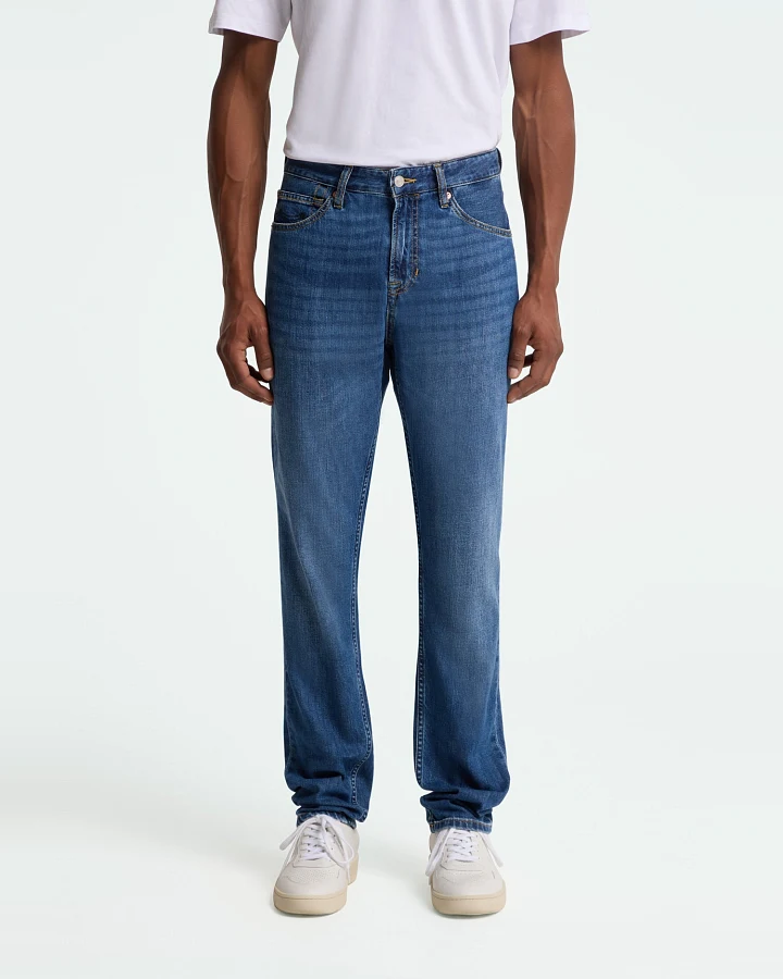 Kings of Indigo Herren vegan Jeans Addo Tapered Mid Washed Blau