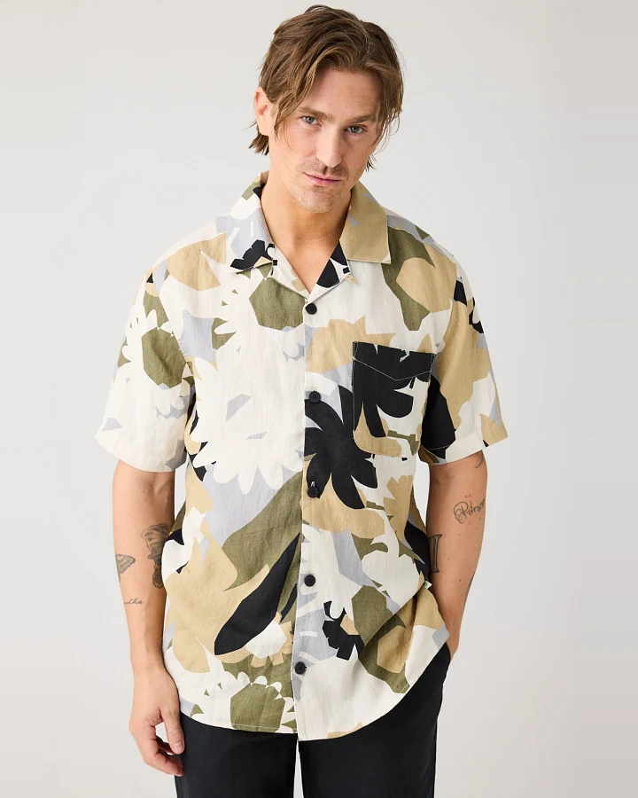 KnowledgeCotton Apparel Herren vegan Shirt Kurzarm Relaxed Print Grün
