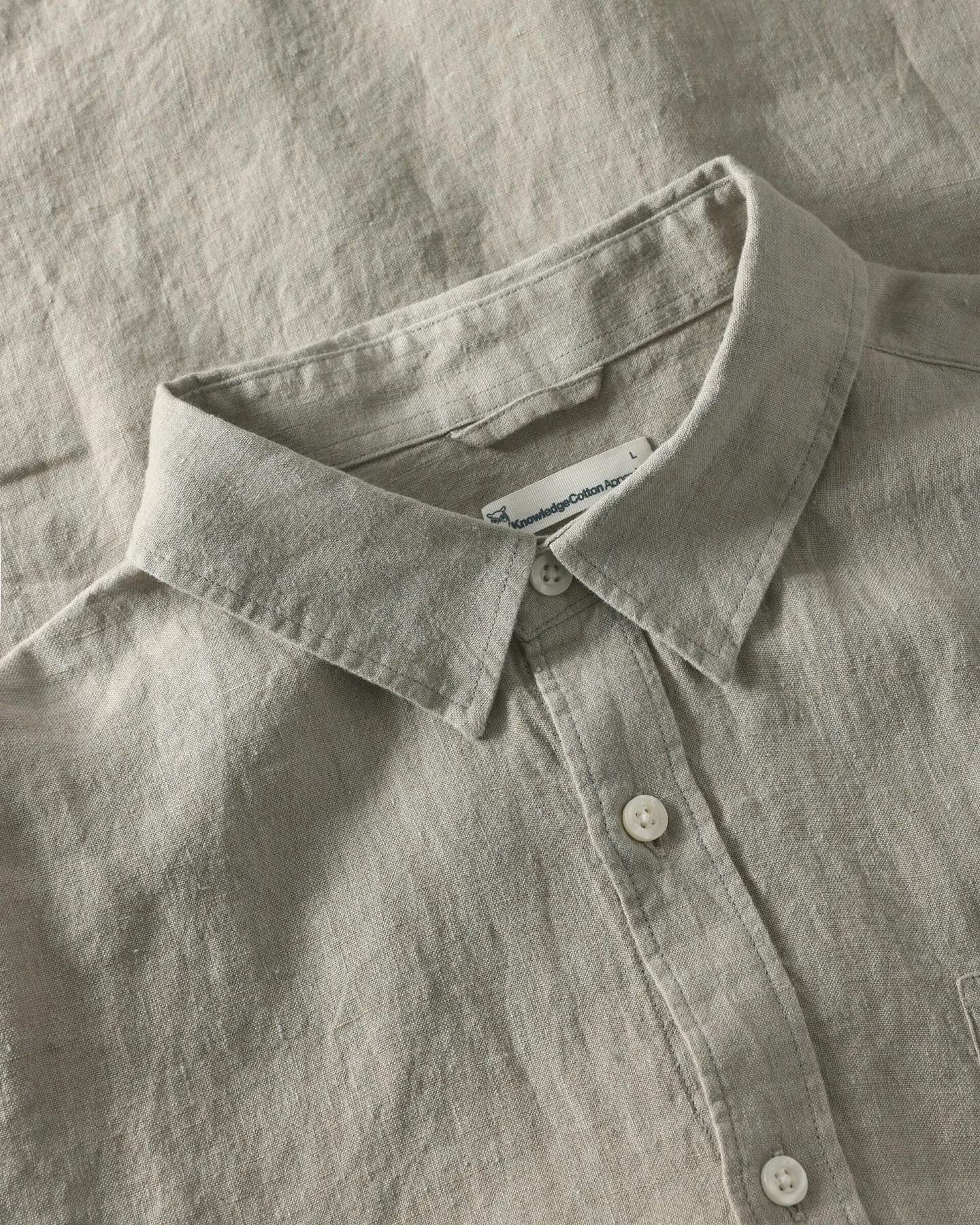 KnowledgeCotton Apparel Herren vegan Hemd Custom Fit Twill Yarndyed Beige – Ansicht 2