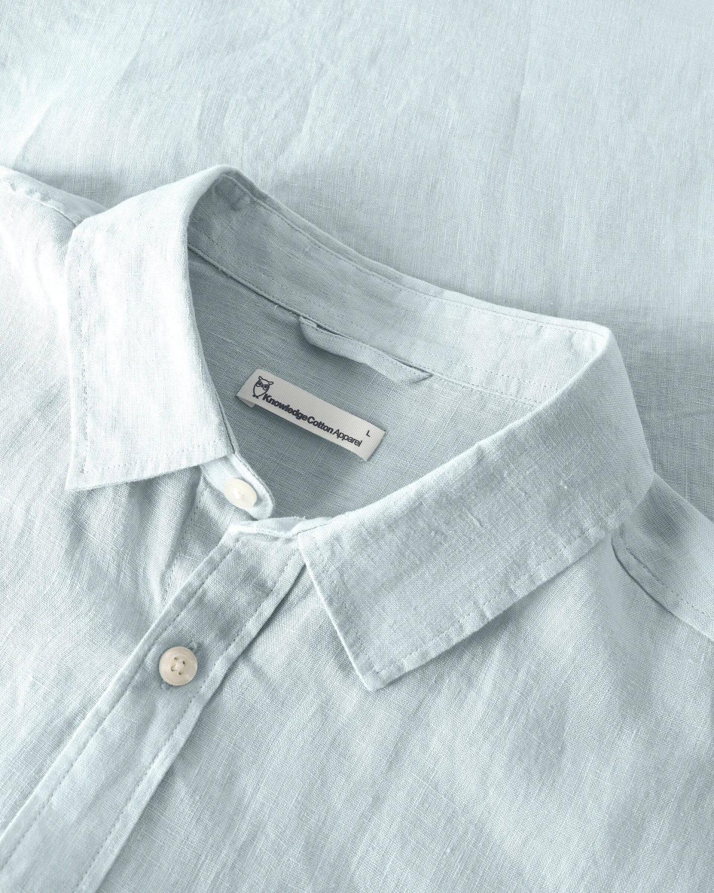 KnowledgeCotton Apparel Herren vegan Kurzarmhemd Custom Fit Skyway Hellblau – Ansicht 2