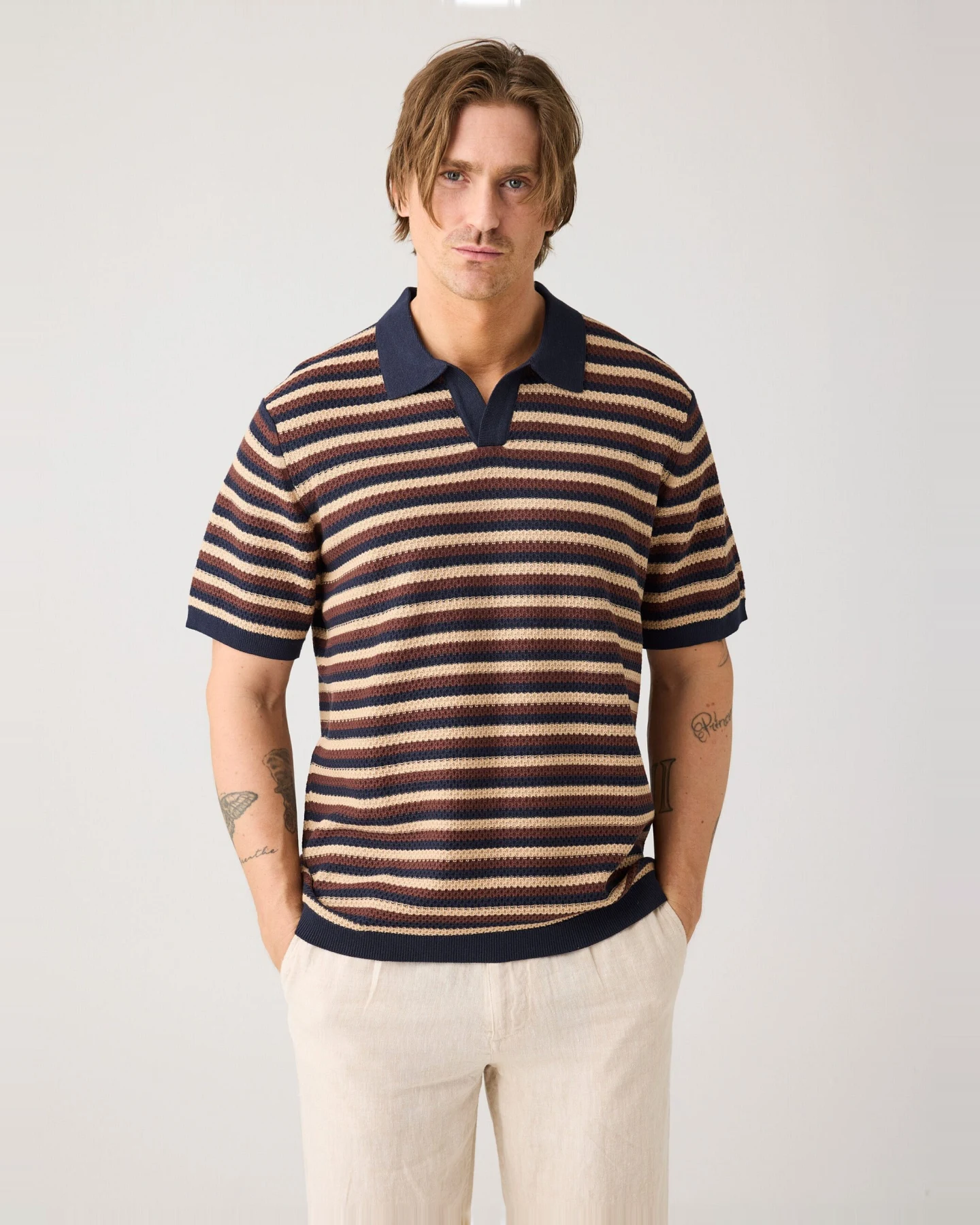 KnowledgeCotton Apparel Herren vegan Polohemd Gestrickt Gestreift Braun – Ansicht 2
