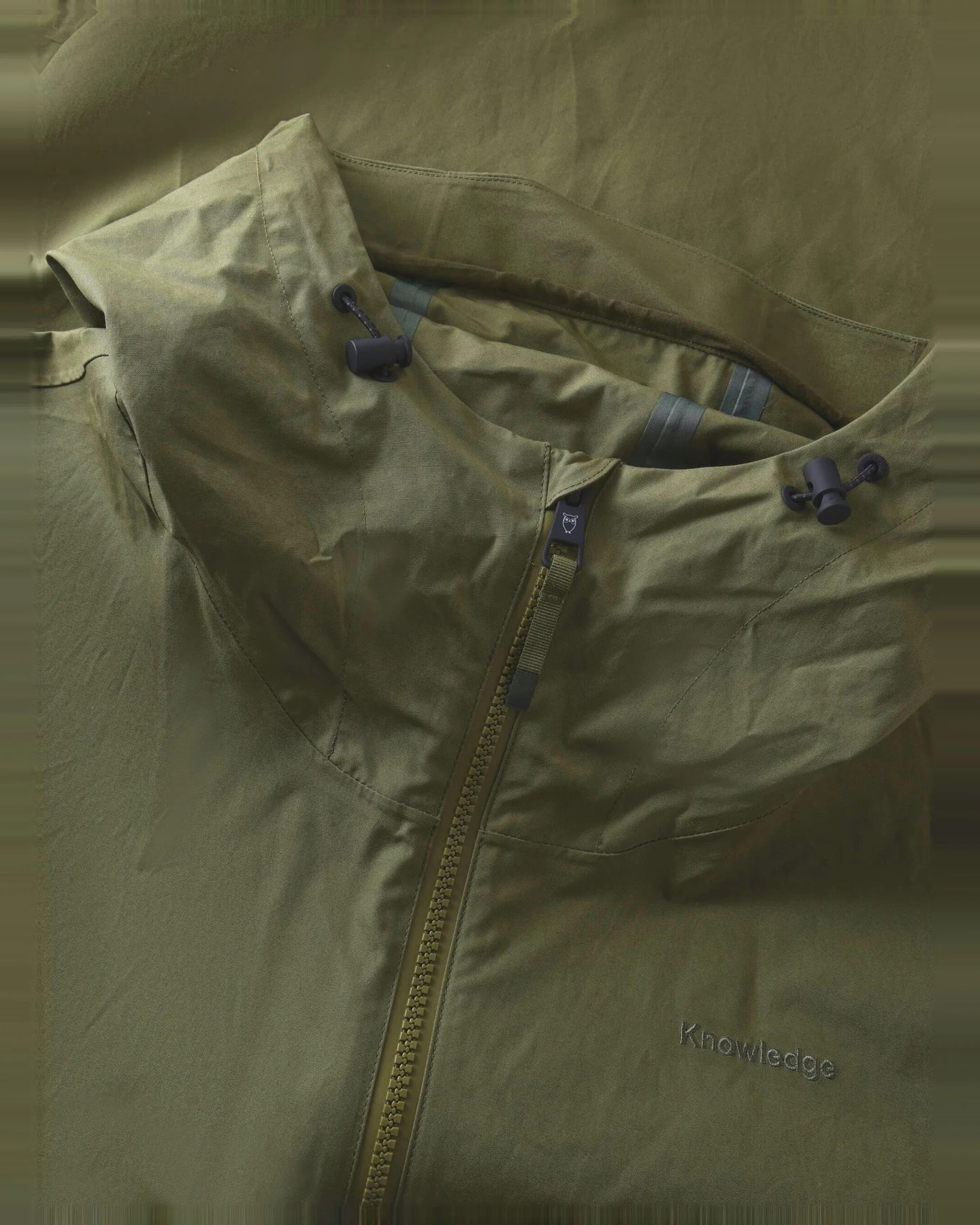 KnowledgeCotton Apparel Herren vegan Jacke Vent Canvas 200 Shell Burned Olive – Ansicht 2