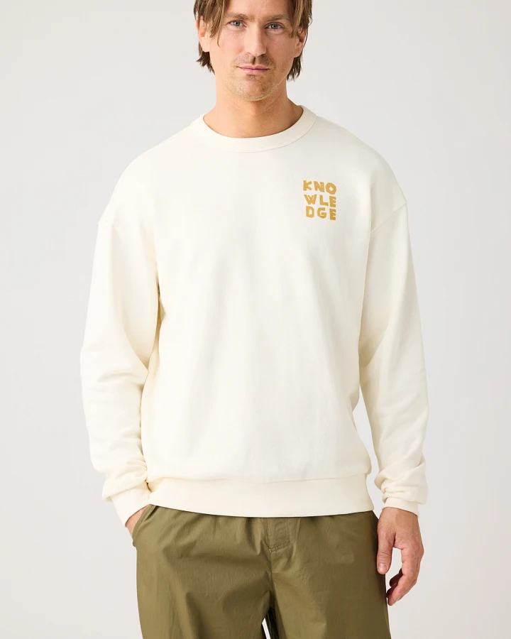 KnowledgeCotton Apparel Herren vegan Sweatshirt Relaxed Bedruckter Rundhalsausschnitt Egret Weiß