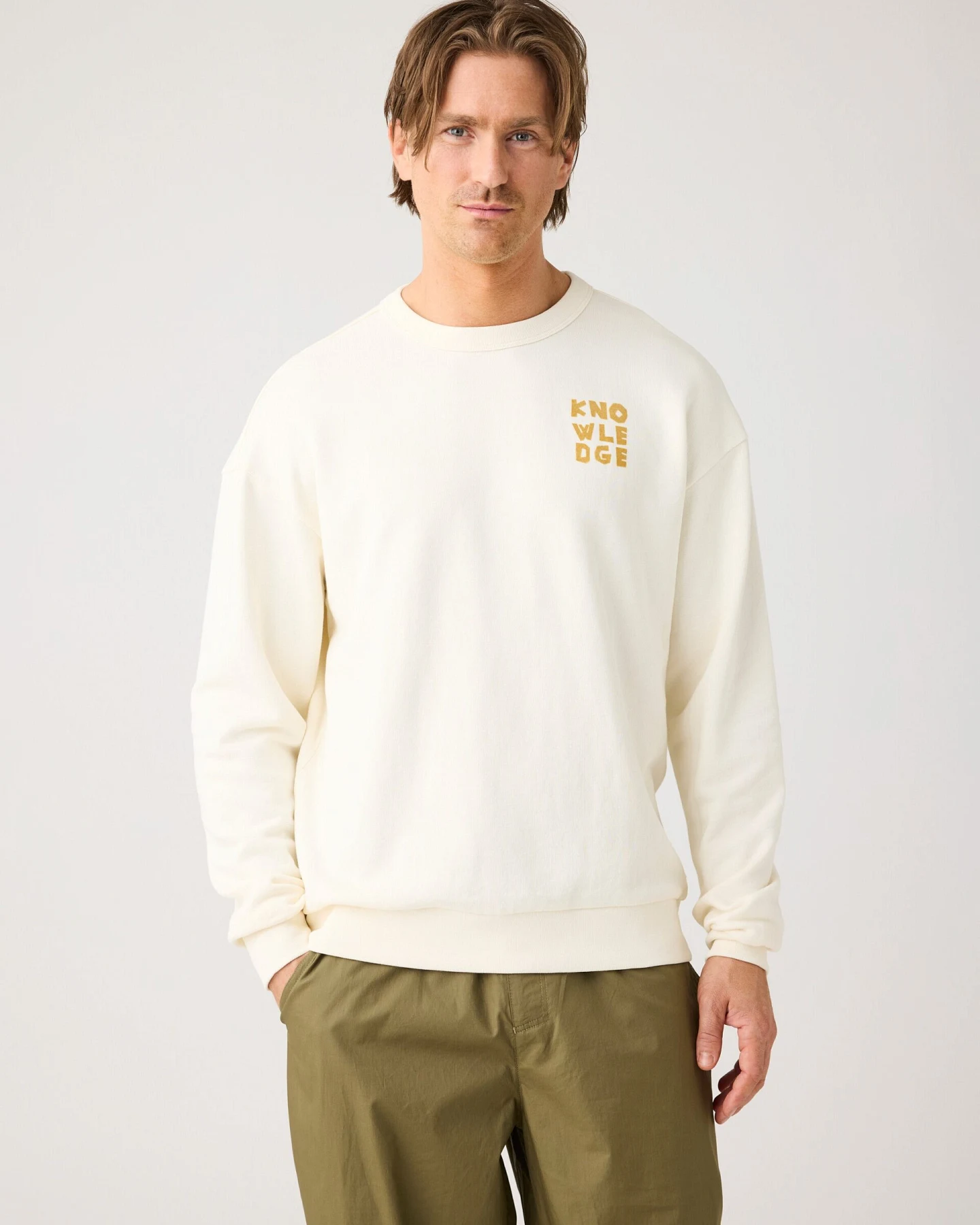 KnowledgeCotton Apparel Herren vegan Sweatshirt Relaxed Bedruckter Rundhalsausschnitt Egret Weiß – Ansicht 2