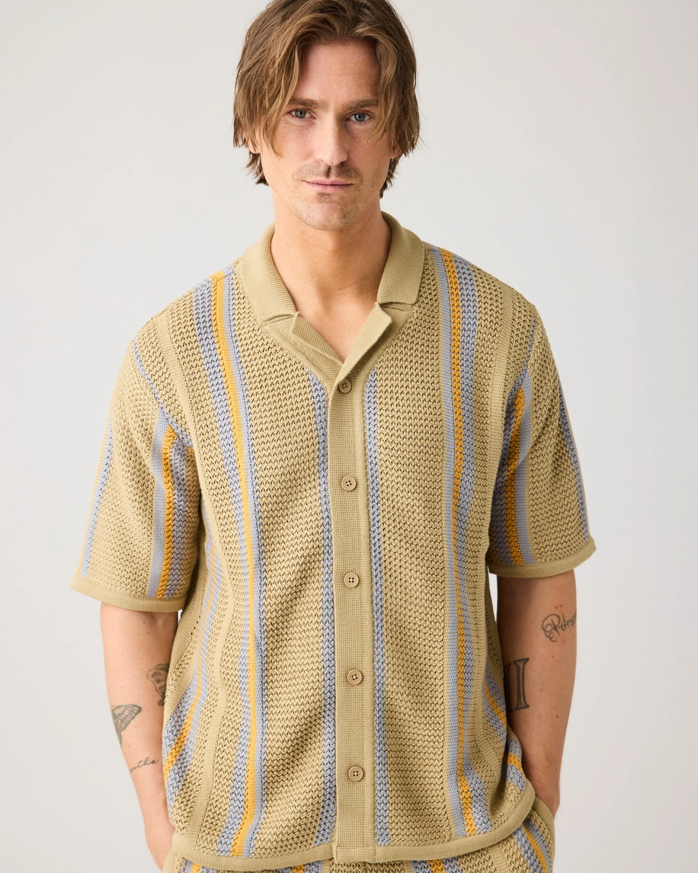 KnowledgeCotton Apparel Herren vegan Strickhemd Regular Gestreift Beige – Ansicht 2