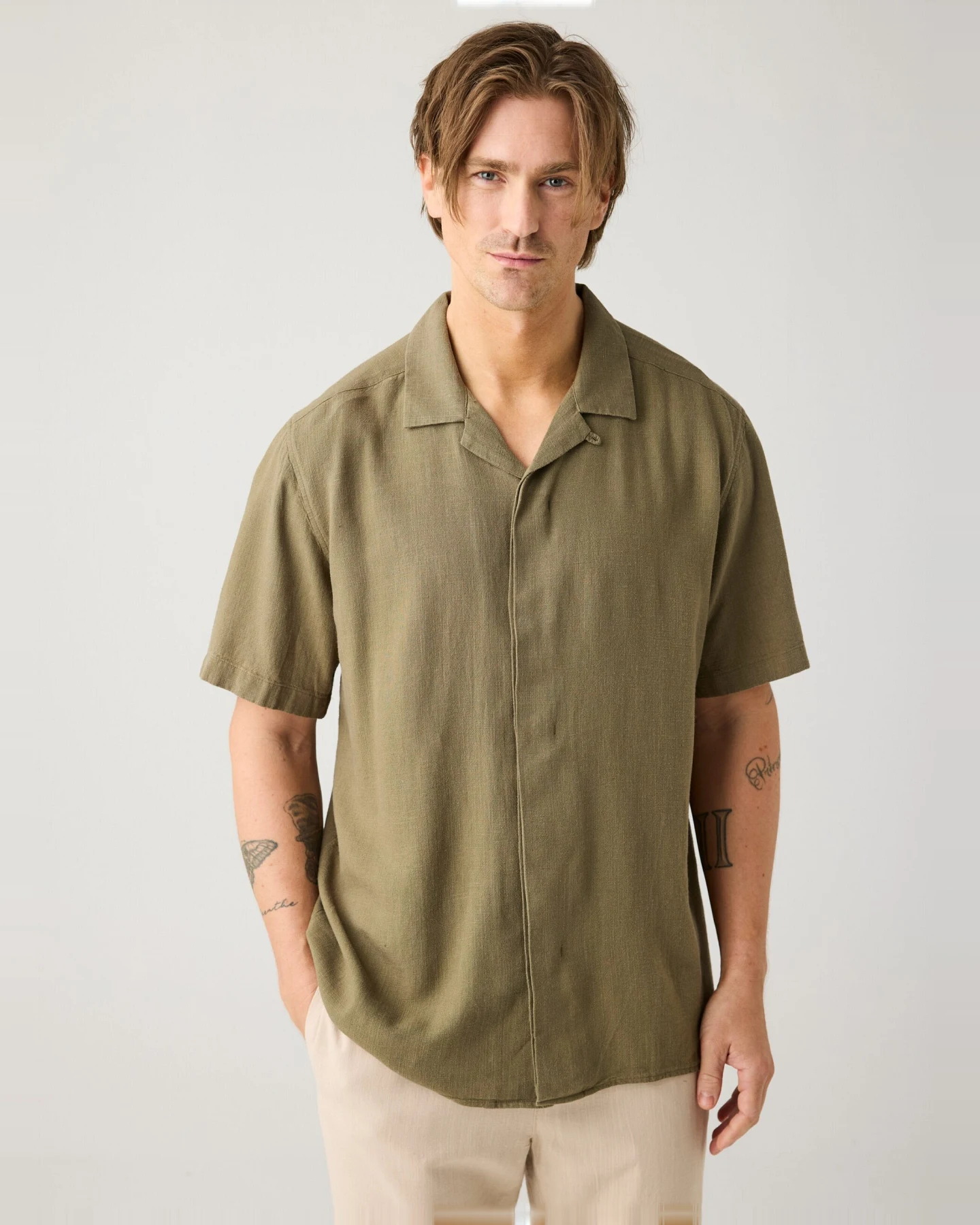 KnowledgeCotton Apparel Herren vegan Kurzarmhemd Moss Relaxed Burned Olive – Ansicht 2