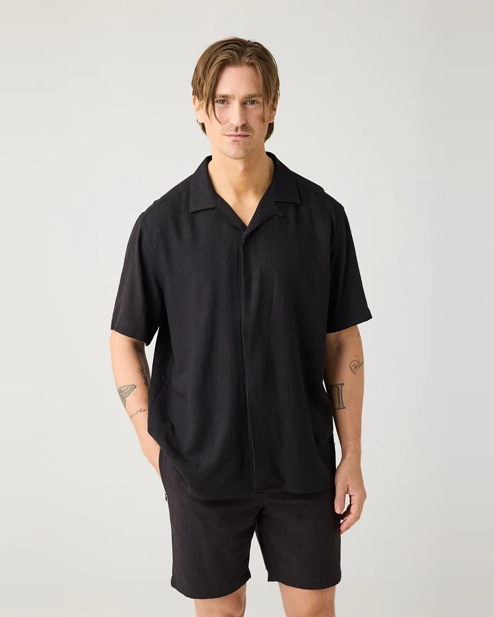 KnowledgeCotton Apparel Herren vegan Kurzarmhemd Moss Relaxed Black Jet
