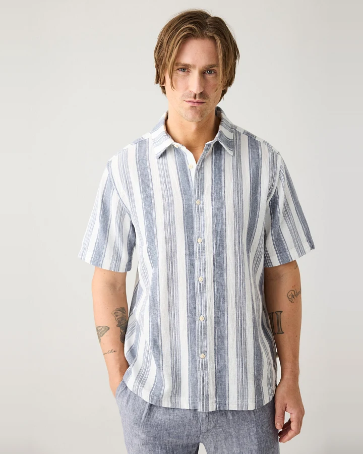 KnowledgeCotton Apparel Herren vegan Hemd Relaxed Stripe Kurzärmelig Blau