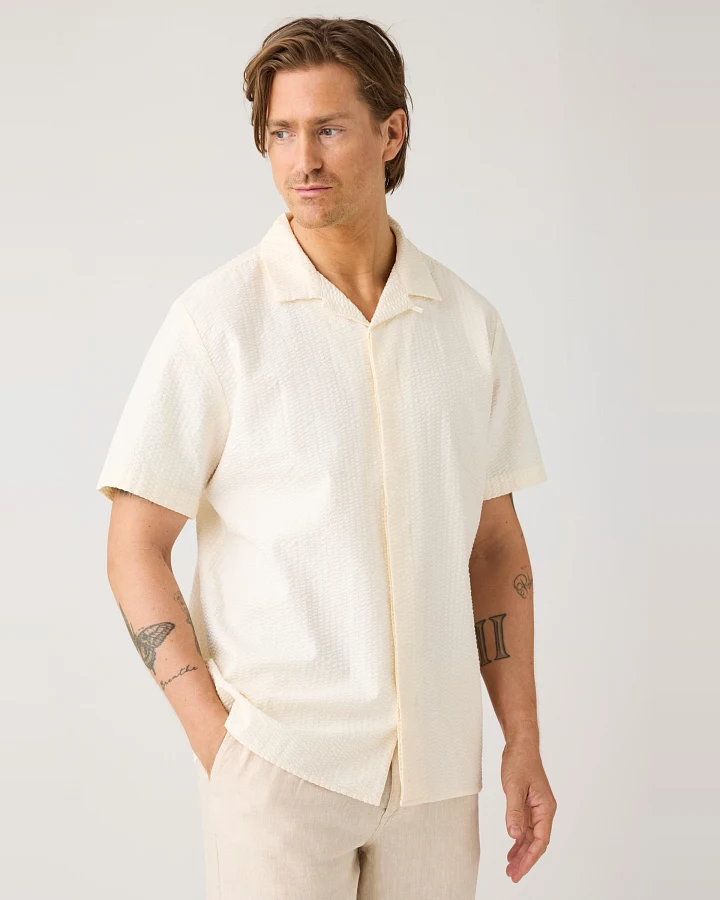 KnowledgeCotton Apparel Herren vegan Hemd Relaxed Seersucker Kurzarm Egret Weiß