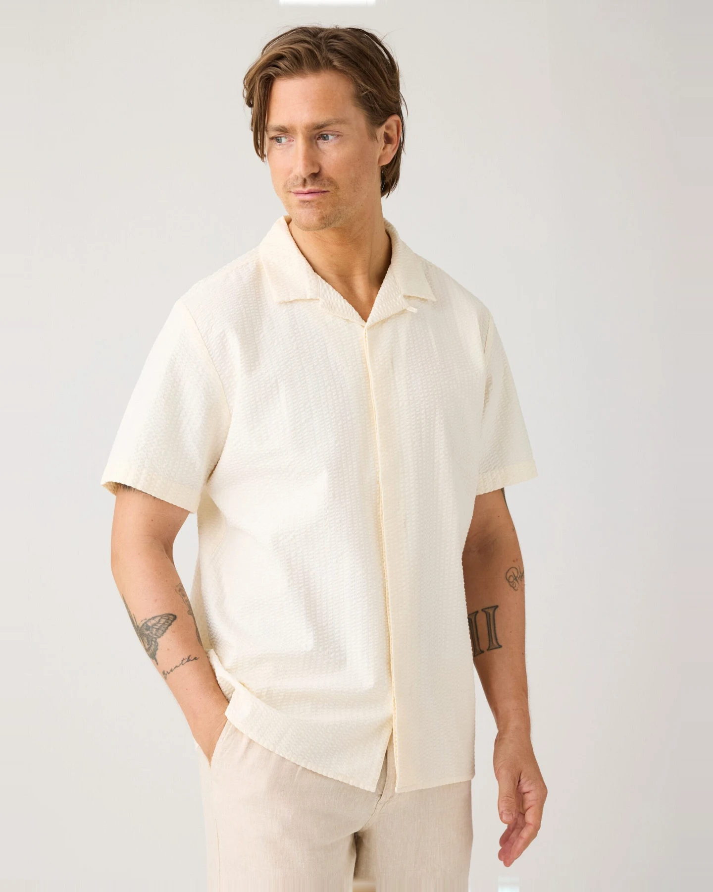 KnowledgeCotton Apparel Herren vegan Hemd Relaxed Seersucker Kurzarm Egret Weiß – Ansicht 2