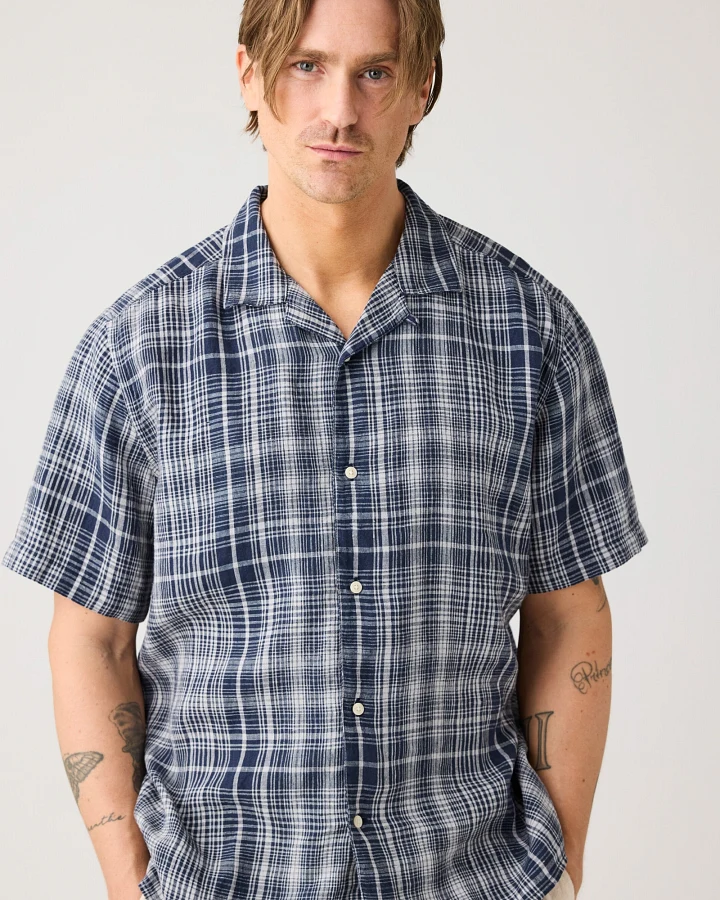 KnowledgeCotton Apparel Herren vegan Hemd Relaxed Kurzarm Navy