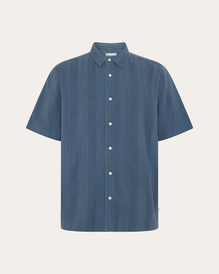 KnowledgeCotton Apparel Herren vegan Hemd Relaxed Structure Kurzarm Vintage Indigo