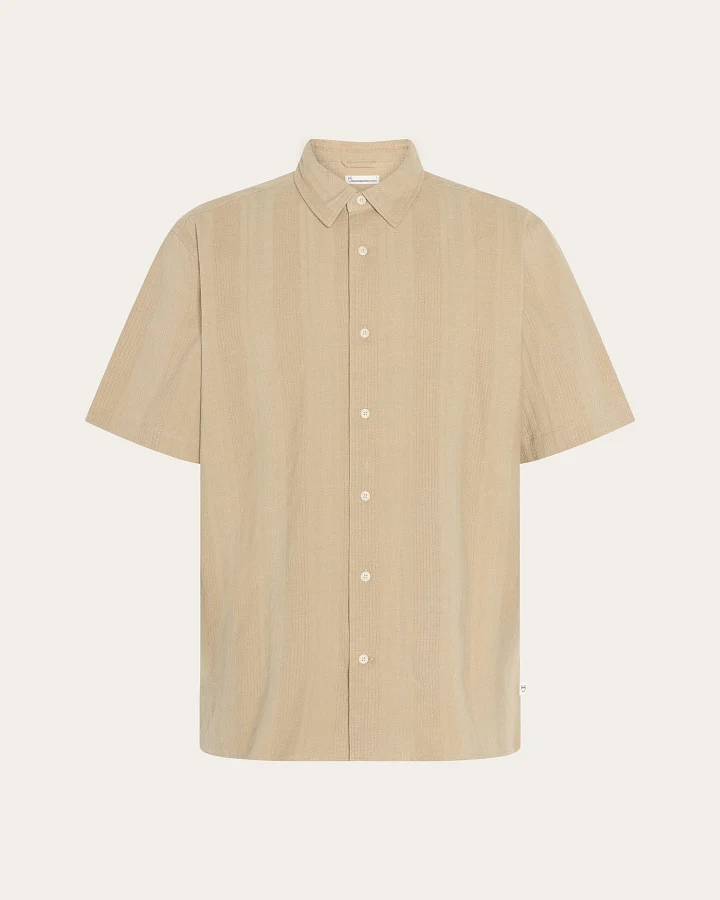 KnowledgeCotton Apparel Herren vegan Hemd Relaxed Structure Kurzarm Twill Beige