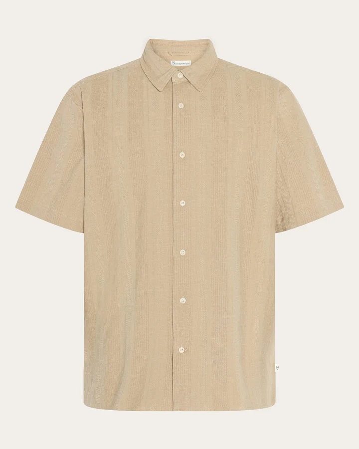 KnowledgeCotton Apparel Herren vegan Hemd Relaxed Structure Kurzarm Twill Beige