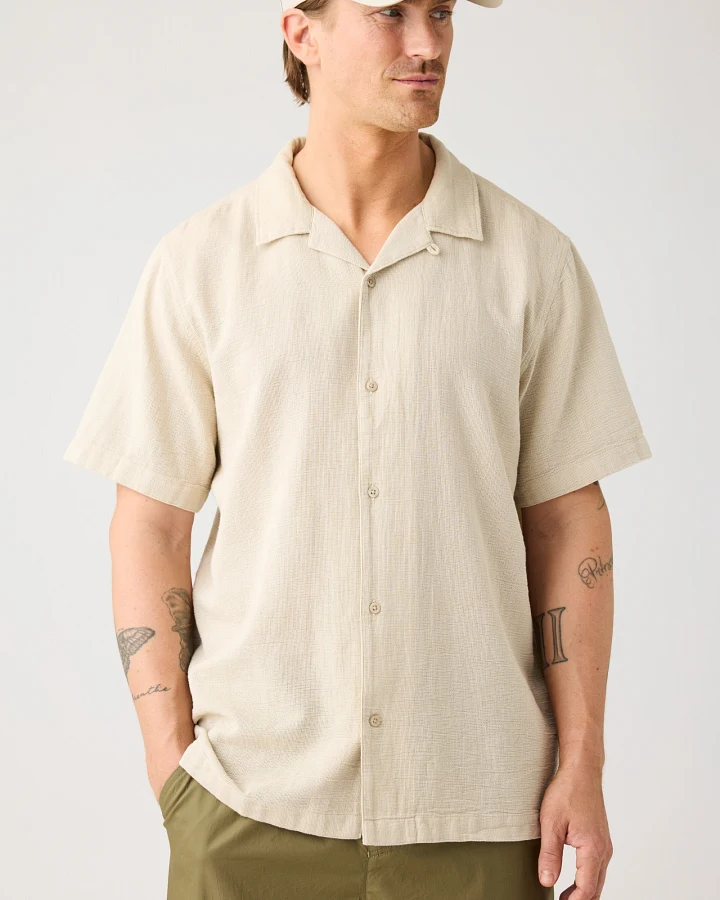 KnowledgeCotton Apparel Herren vegan Hemd Relaxed Short Sleeve Twill Beige