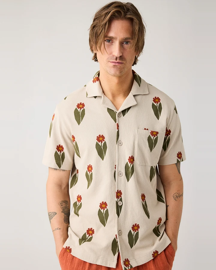 KnowledgeCotton Apparel Herren vegan Hemd Mit Kurzen Ärmeln Und Bouclé-Druck Beige