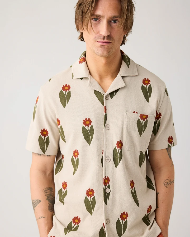 KnowledgeCotton Apparel Herren vegan Hemd Mit Kurzen Ärmeln Und Bouclé-Druck Beige