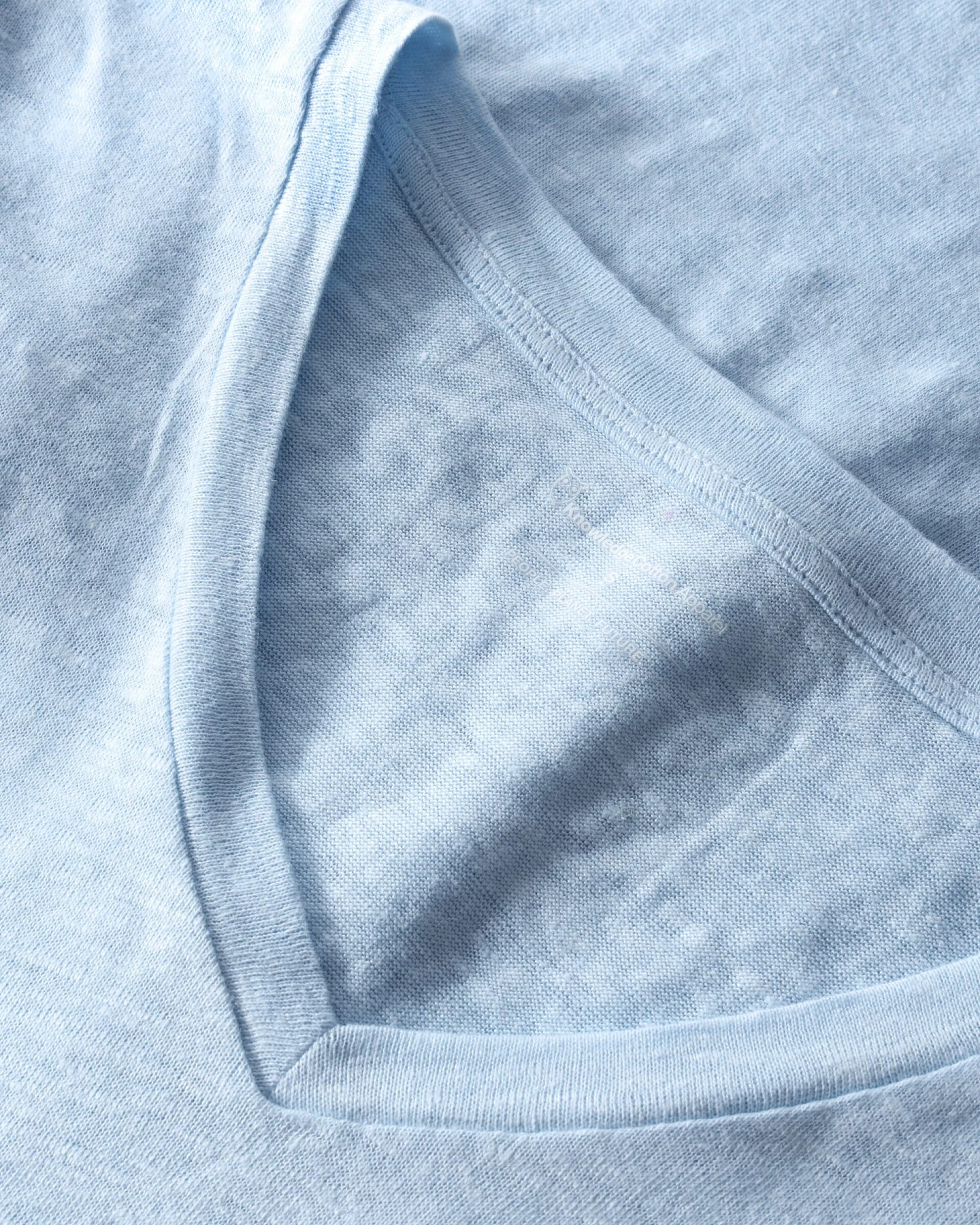 KnowledgeCotton Apparel Damen vegan T-Shirt Leinen V-Ausschnitt Skyway Hellblau – Ansicht 2