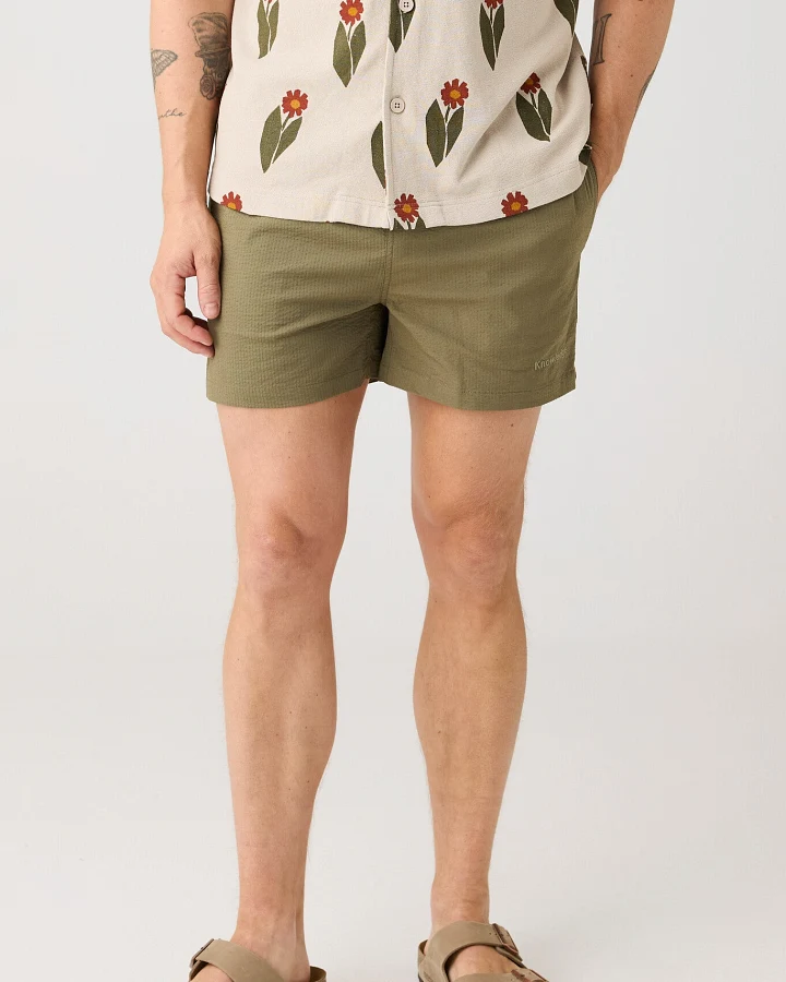 KnowledgeCotton Apparel Herren vegan Badeshorts Mid Thigh Seersucker Burned Olive