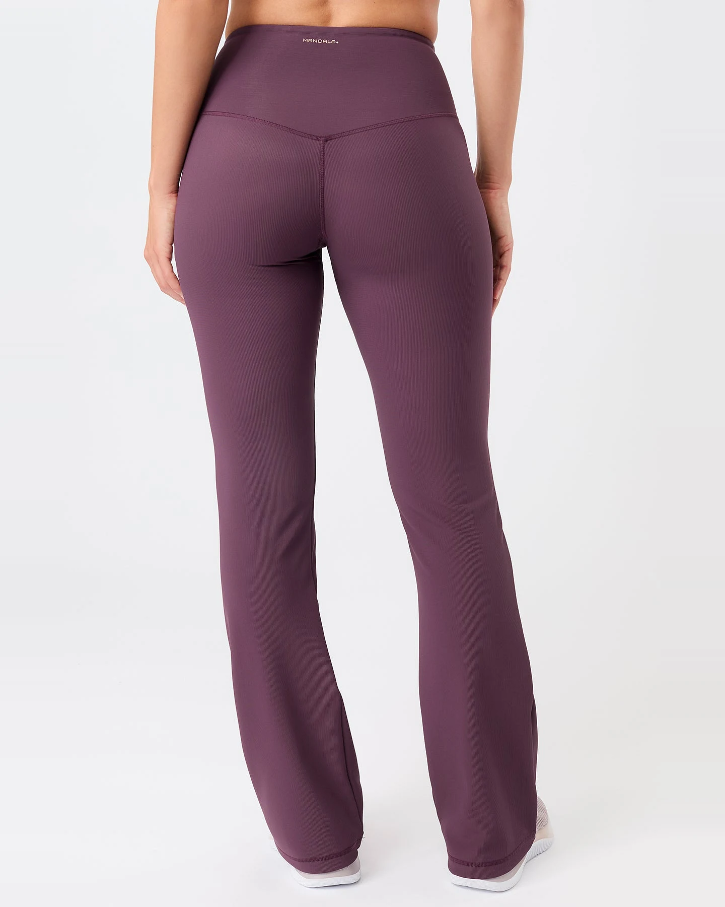 MANDALA Damen vegan Hose Flared & Ribbed Burgundy – Ansicht 2