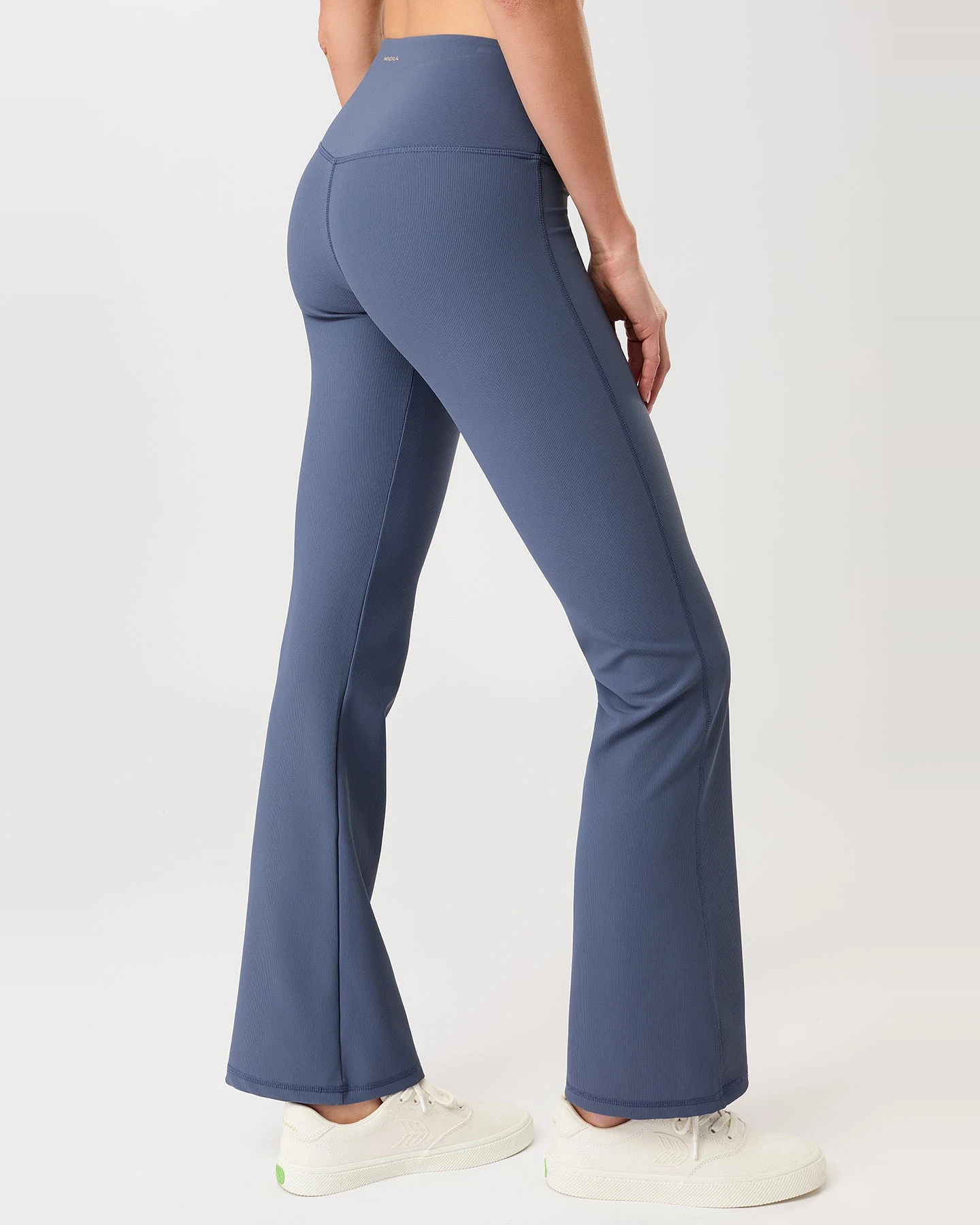 MANDALA Damen vegan Hose Flared & Ribbed Eclipse Blau – Ansicht 2