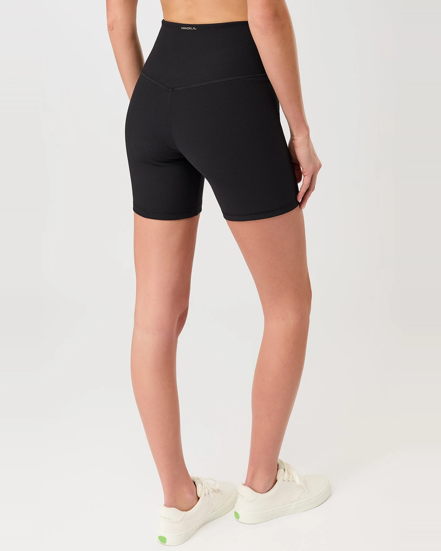 MANDALA Damen vegan Biker Shorts Schwarz – Ansicht 2