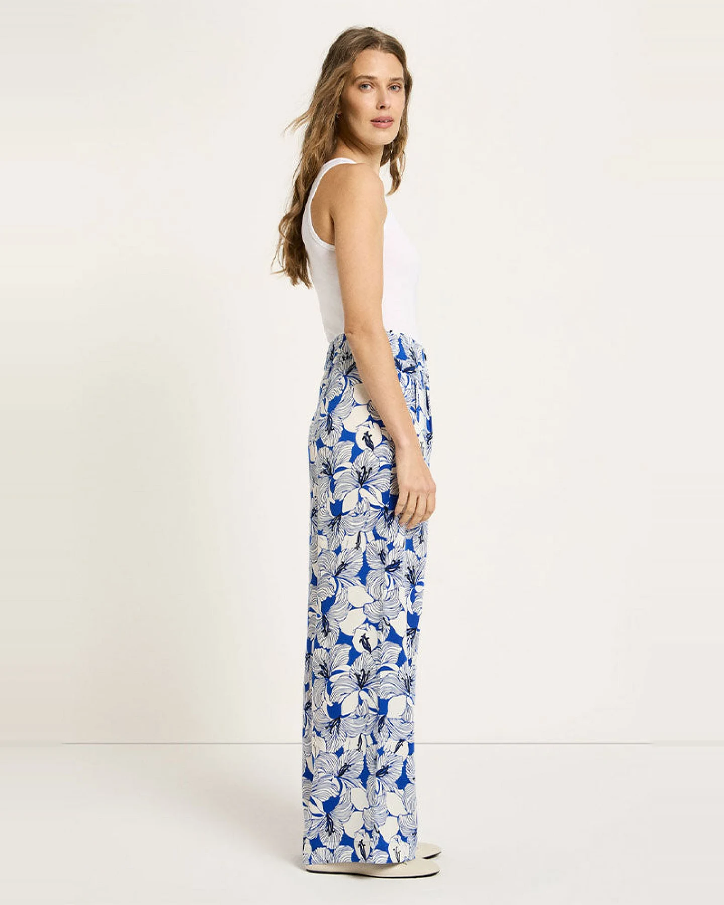 Lanius Damen vegan Hose Weites Bein Bloom Lapis Blau/Weiß – Ansicht 2