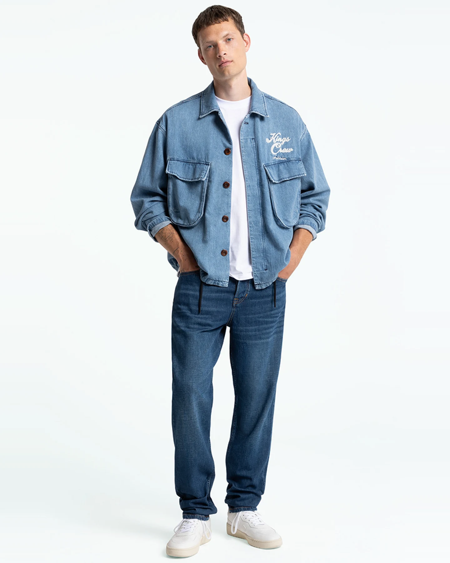 Kings of Indigo Herren vegan Jeans Sushan Hopcete Elektrisch Dunkelblau – Ansicht 2