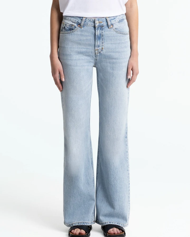 Kings of Indigo Damen vegan Jeans Kukiko Atria Super Light Washed Blue