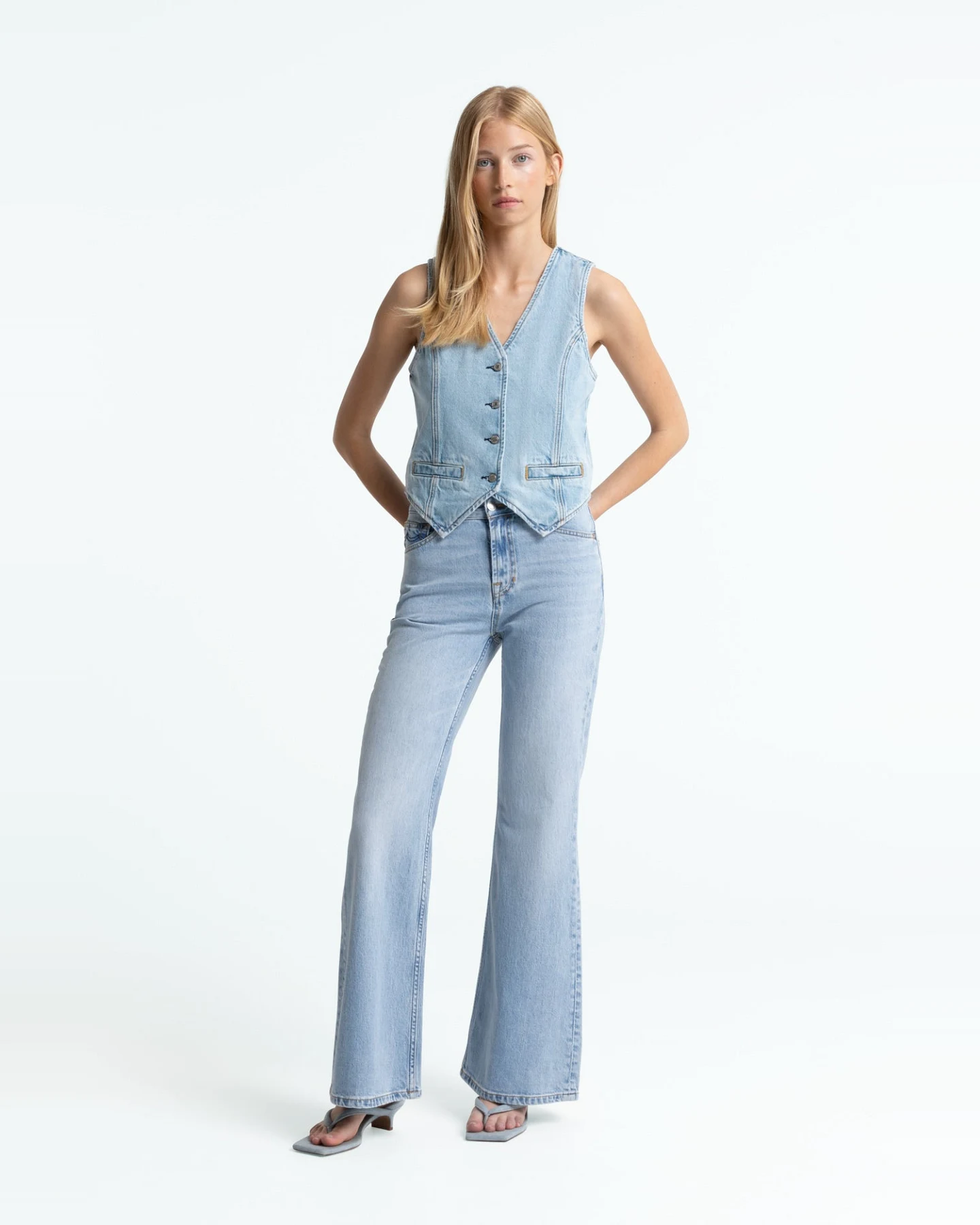 Kings of Indigo Damen vegan Jeans Kukiko Atria Super Light Washed Blue – Ansicht 2