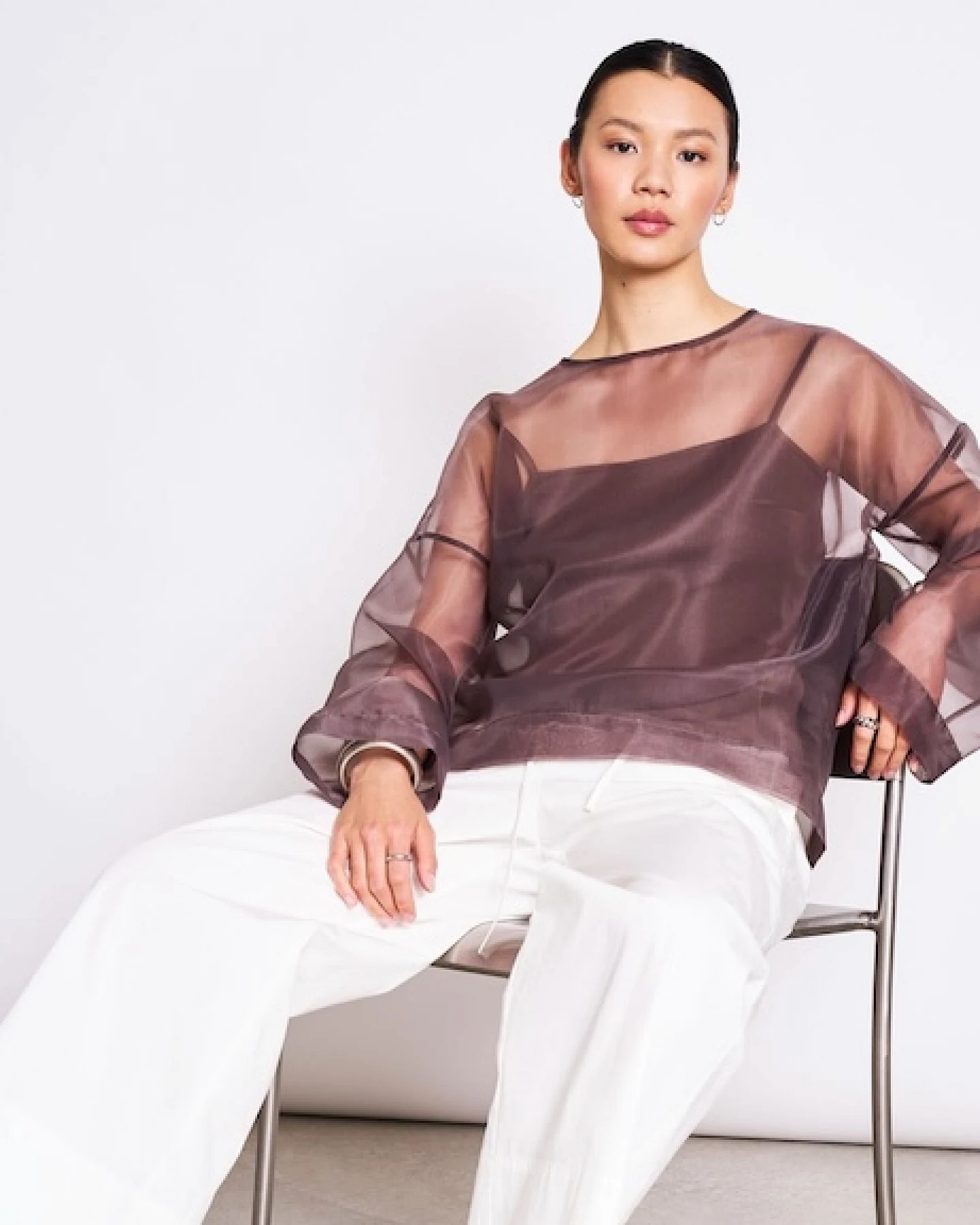 JAN 'N JUNE Damen vegan Langarmshirt Organza Simia Schlammbraun – Ansicht 2