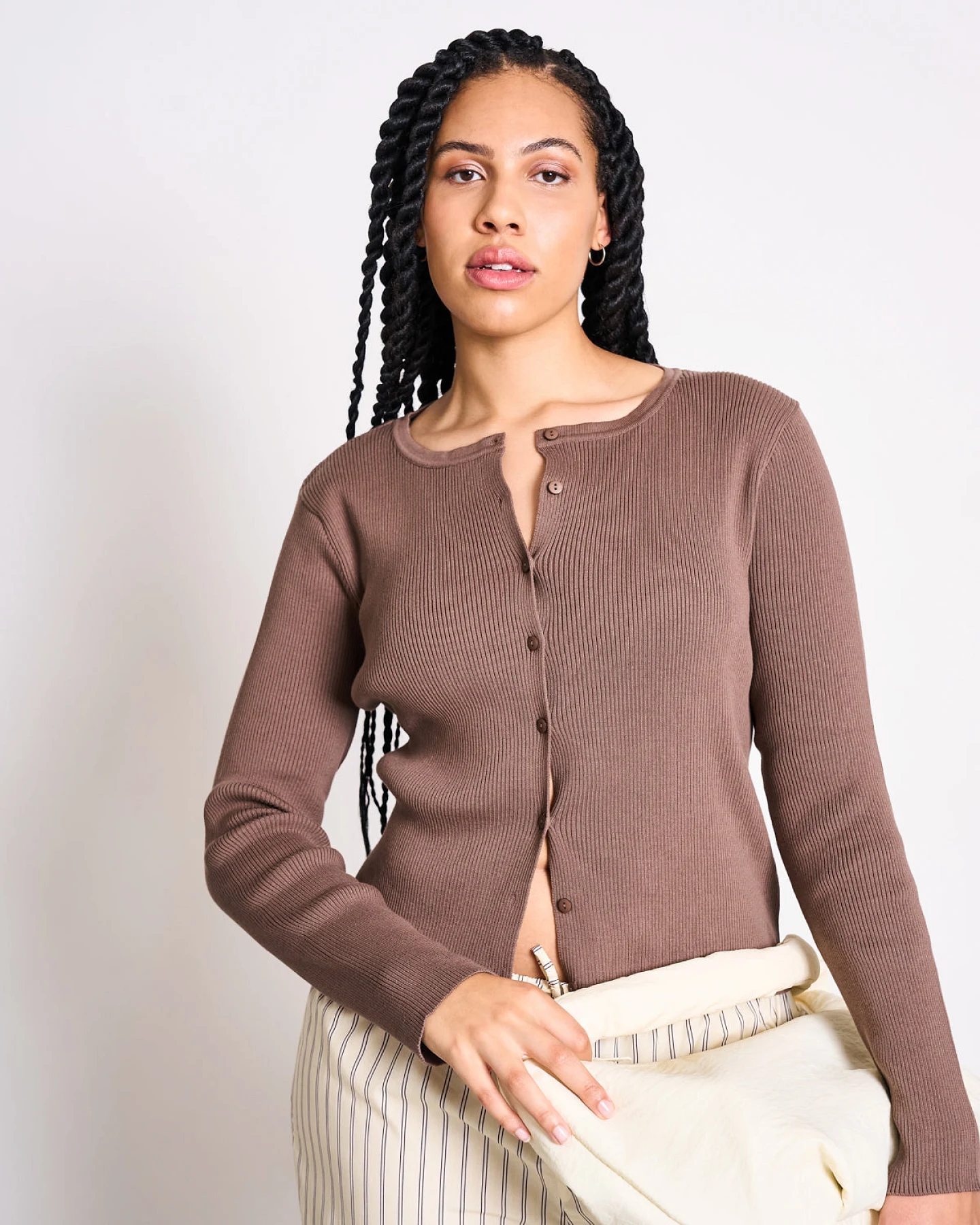 JAN 'N JUNE Damen vegan Strickjacke Glimt Lehm Braun – Ansicht 2